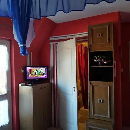 Castello Vendeg Es Apartmanhaz