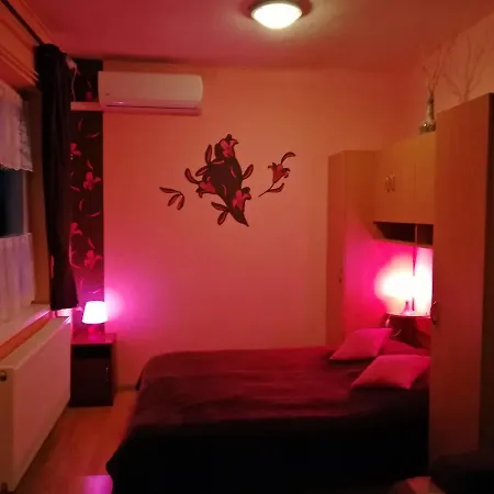 Castello Vendeg Es Apartmanhaz Daire Eğri