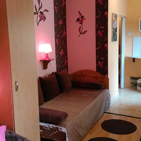 Castello Vendeg Es Apartmanhaz アパート