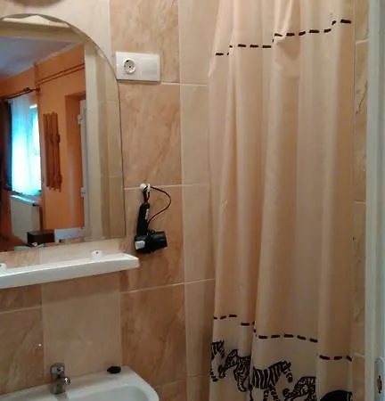 Castello Vendeg Es Apartmanhaz Daire Eğri
