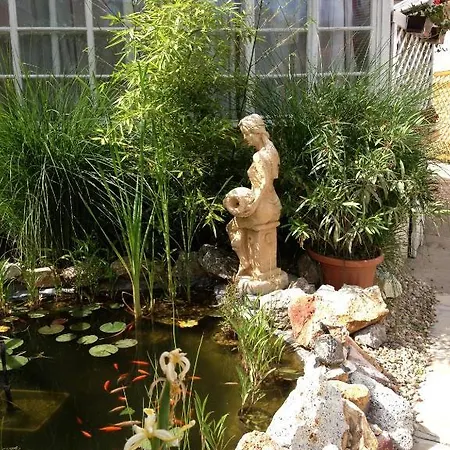 Castello Vendeg Es Apartmanhaz * Eğri