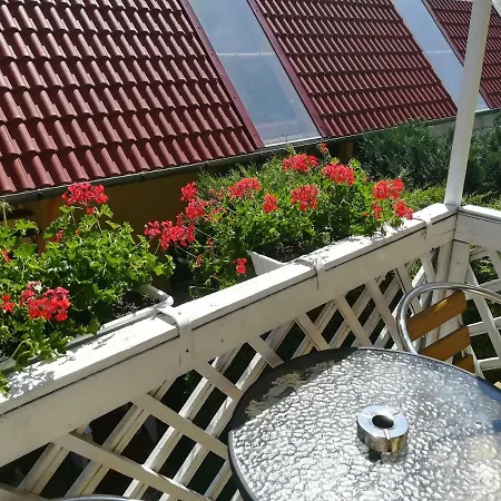 Castello Vendeg Es Apartmanhaz Eğri