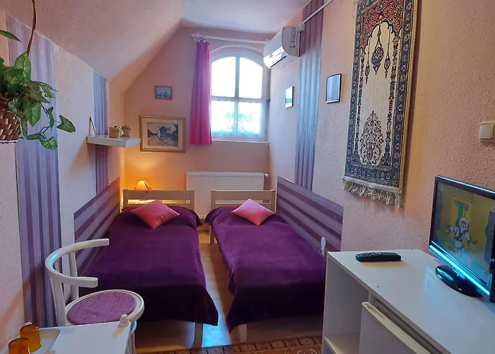 Castello Vendeg Es Apartmanhaz Apartament Eger