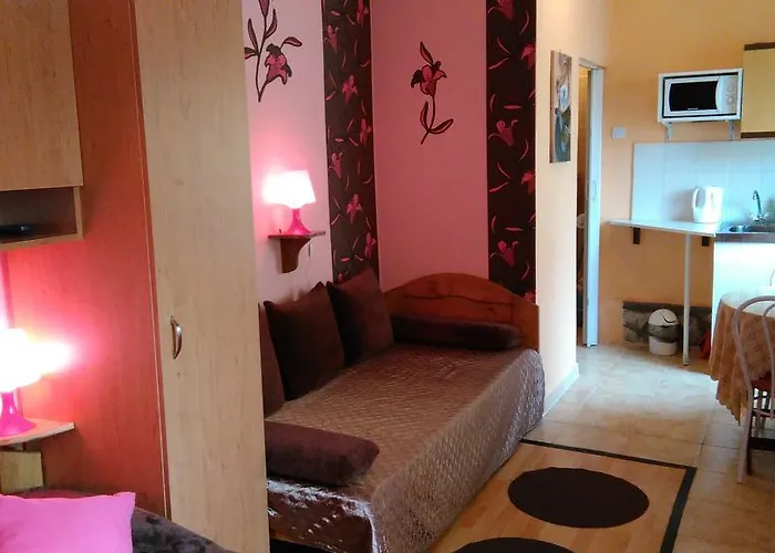 Castello Vendeg Es Apartmanhaz Apartament