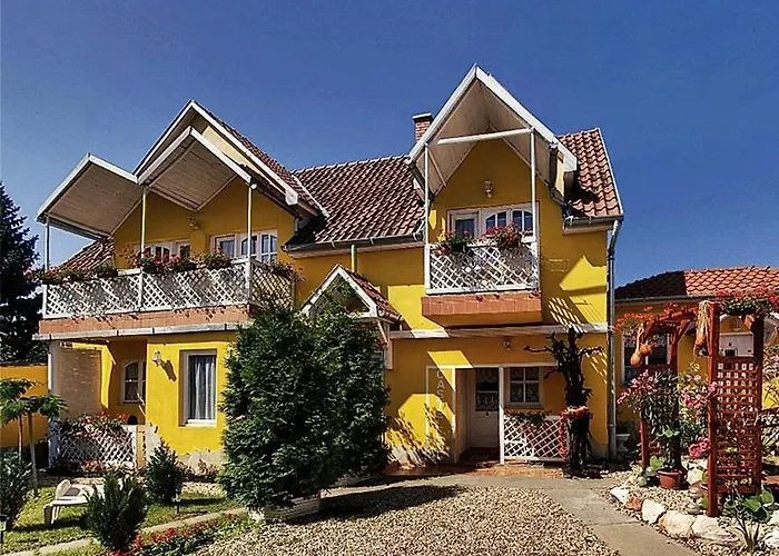 Apartament Castello Vendeg Es Apartmanhaz Eger