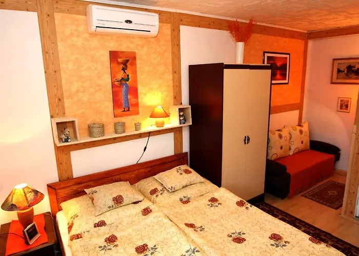 Castello Vendeg Es Apartmanhaz Apartament Eger
