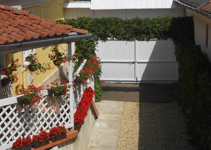 Castello Vendeg Es Apartmanhaz * Eger