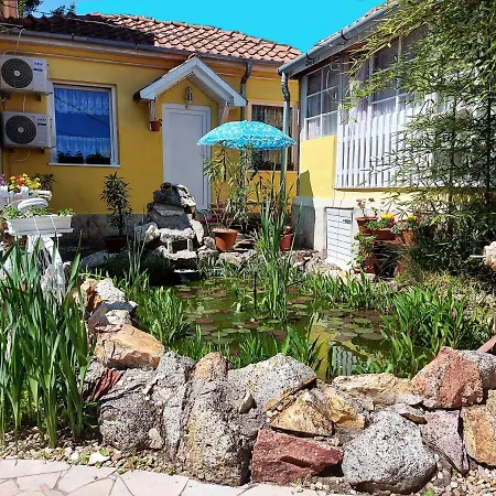 Castello Vendeg Es Apartmanhaz Διαμέρισμα