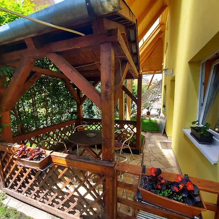 Castello Vendeg Es Apartmanhaz