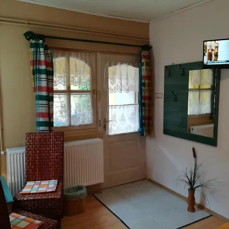 Castello Vendeg Es Apartmanhaz