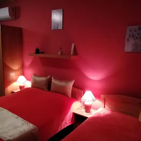 Lägenhet Castello Vendeg Es Apartmanhaz *