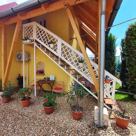 Castello Vendeg Es Apartmanhaz * Έγκερ