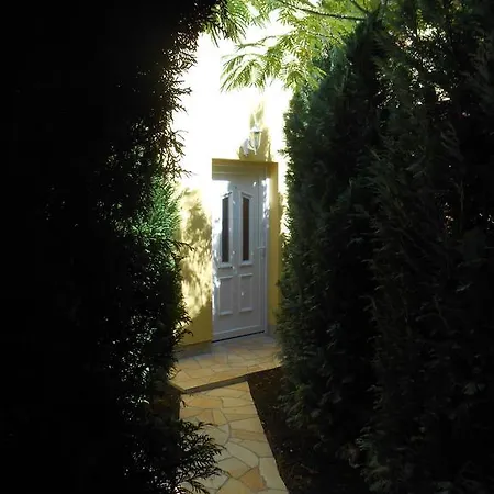 Castello Vendeg Es Apartmanhaz