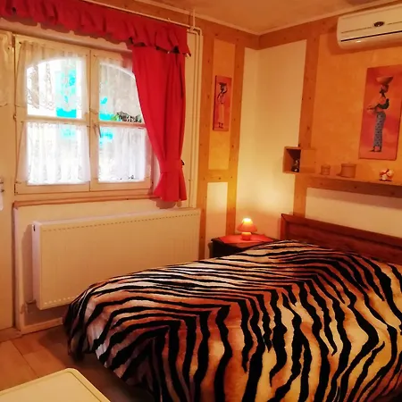 Διαμέρισμα Castello Vendeg Es Apartmanhaz