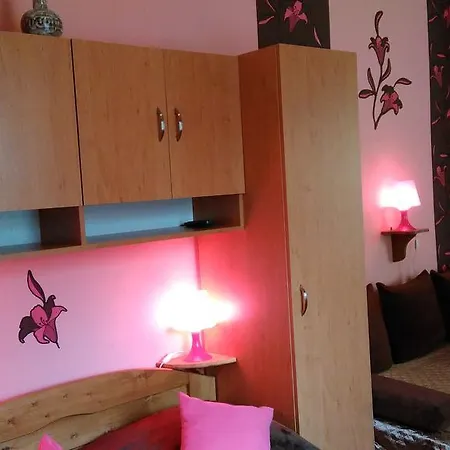 Castello Vendeg Es Apartmanhaz Διαμέρισμα