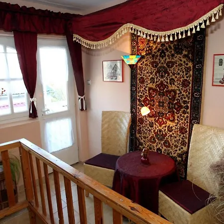 Castello Vendeg Es Apartmanhaz Έγκερ