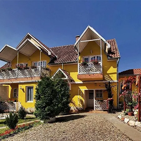 Appartement Castello Vendeg Es Apartmanhaz Eger