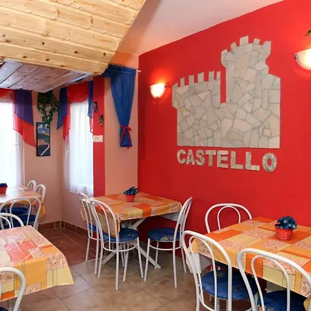 Διαμέρισμα Castello Vendeg Es Apartmanhaz *