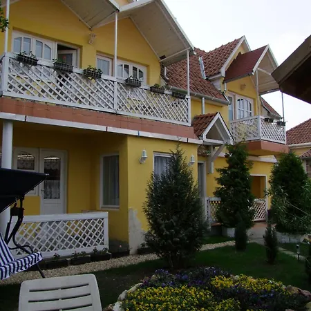 Διαμέρισμα Castello Vendeg Es Apartmanhaz