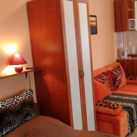 Castello Vendeg Es Apartmanhaz Έγκερ