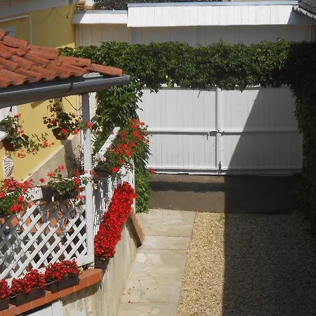 Castello Vendeg Es Apartmanhaz * Έγκερ