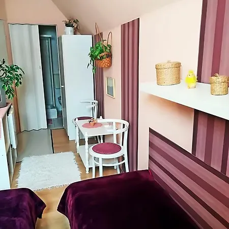 Castello Vendeg Es Apartmanhaz Έγκερ