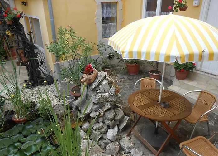 Castello Vendeg Es Apartmanhaz 에게르